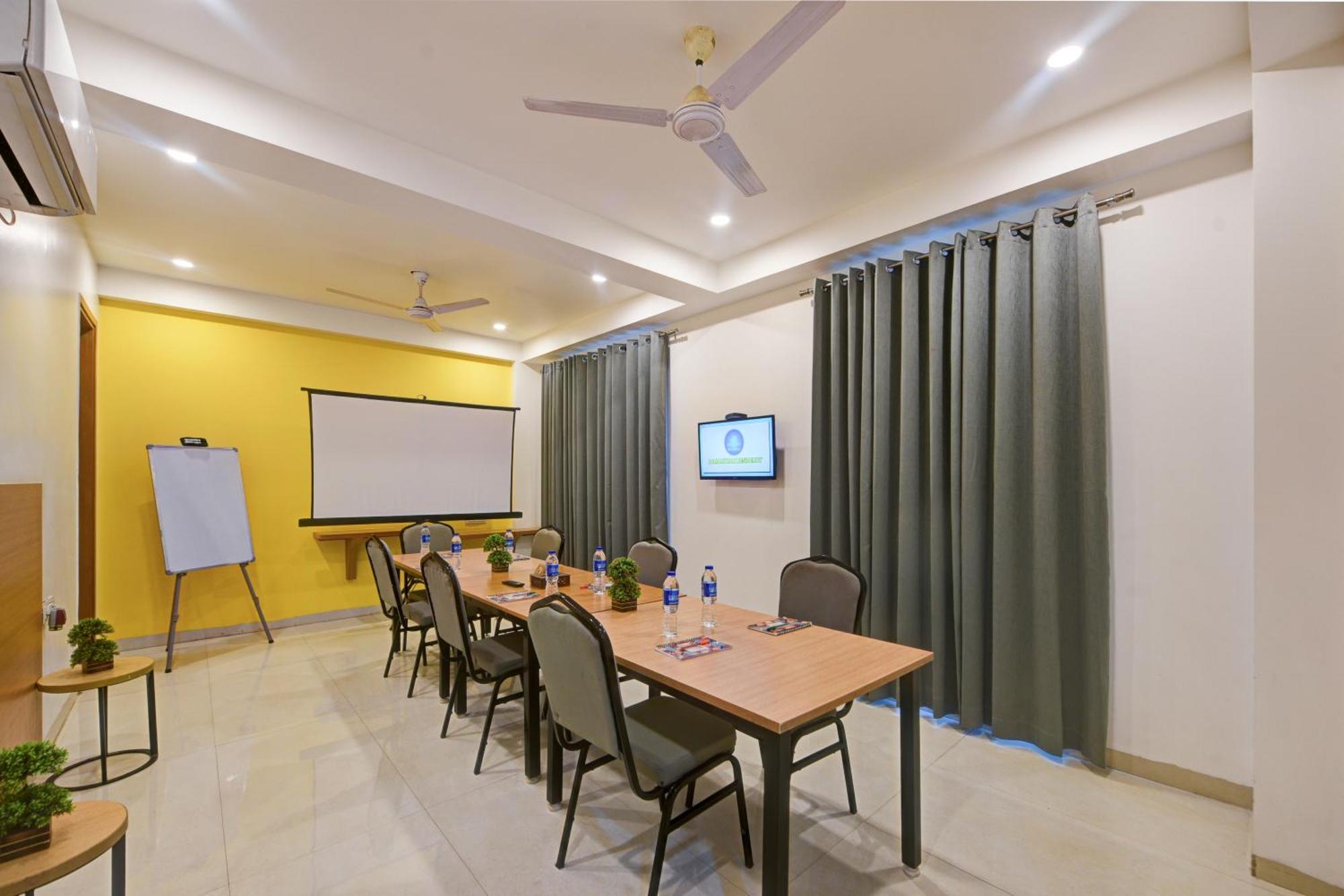 Aamantran Residency Hotel, Sohna Road, Sector 49, Gurugram Gurgaon Eksteriør bilde